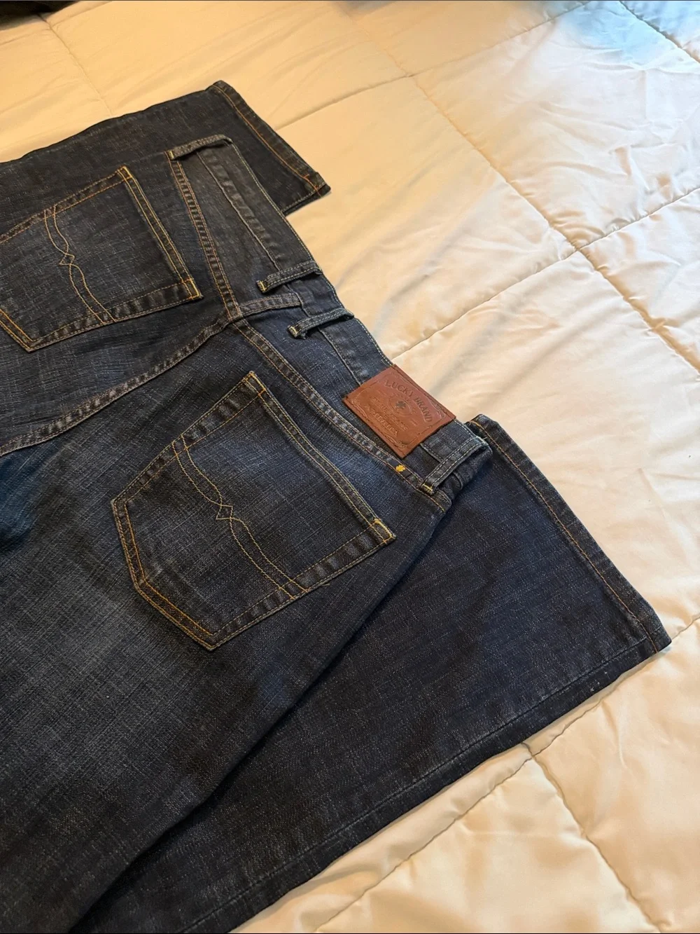 Lucky Brand Men’s Straight Jeans in Dark Blue Denim 34” x32”